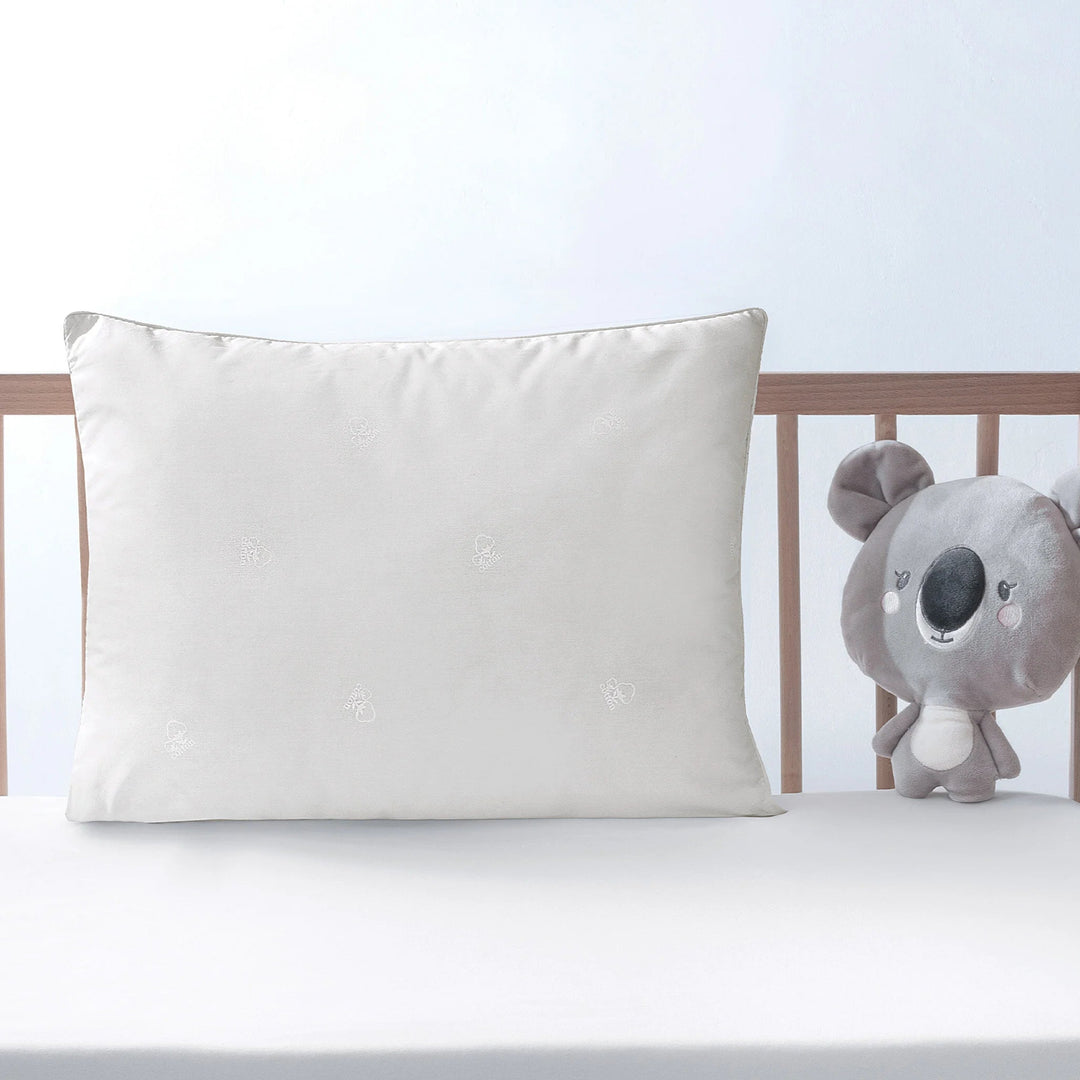 morby_kids_pillow_in_crib