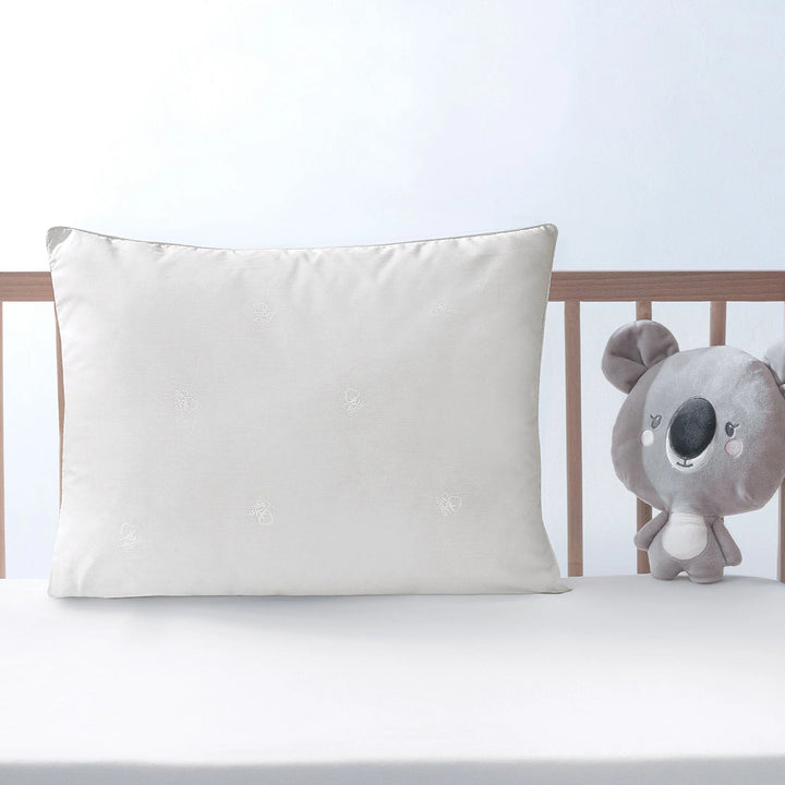 morby_kids_pillow_in_crib